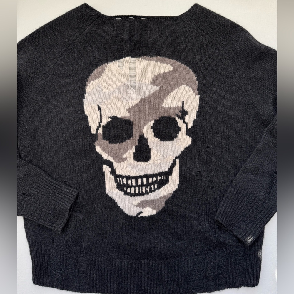 New condition women's SKULL CASHMERE crew sweater size small $250